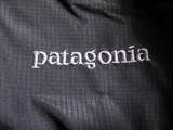 patagoniaの刺繍ロゴ