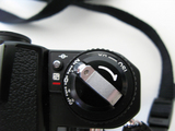 FM3Aのフィルム感度調整ダイヤルとAEロックボタン