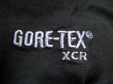 左袖のGORE-TEX XCRの刺繍