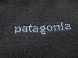 Patagonia Lightweight R4 Jacket胸のPatagoniaの刺繍ロゴ