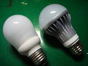 電球型蛍光ランプとLEDランプ