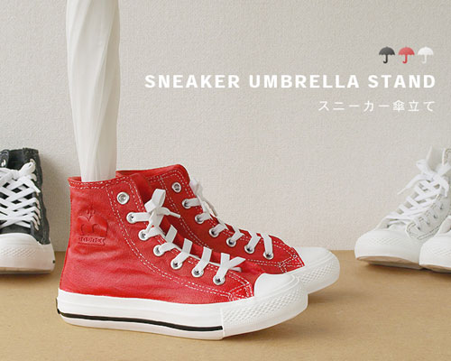 超リアルなスニーカー型の傘立て「Sneaker Umbrella Stand」