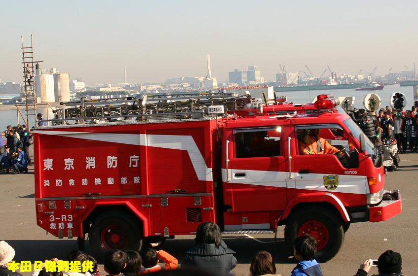機械化部隊行進・Ⅳ型救助車(3-R3・8-R4(奥))