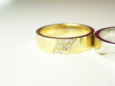 結婚指輪　ゴールド　幅広　パヴェ