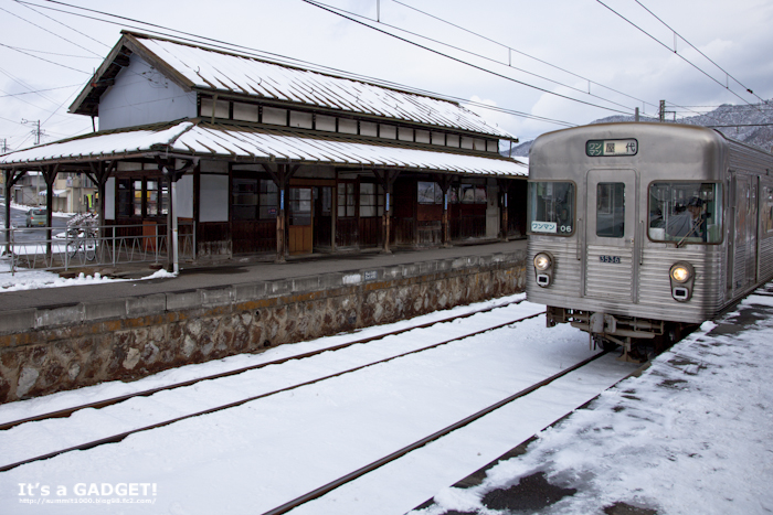 信濃川田駅と車両