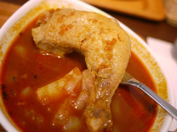 チキン　赤スープ
