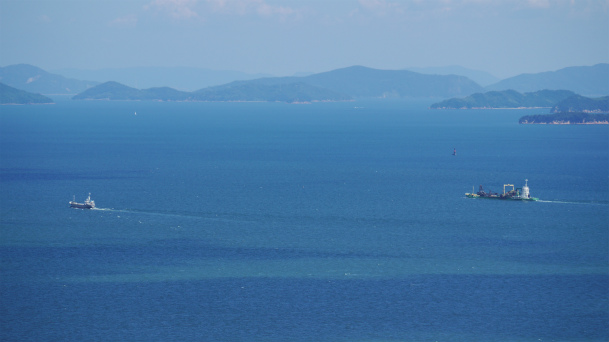 鞆の浦の沖合は瀬戸内海の、ほぼ中心地点