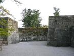 二ノ丸からの廊下橋門跡の枡形の石垣